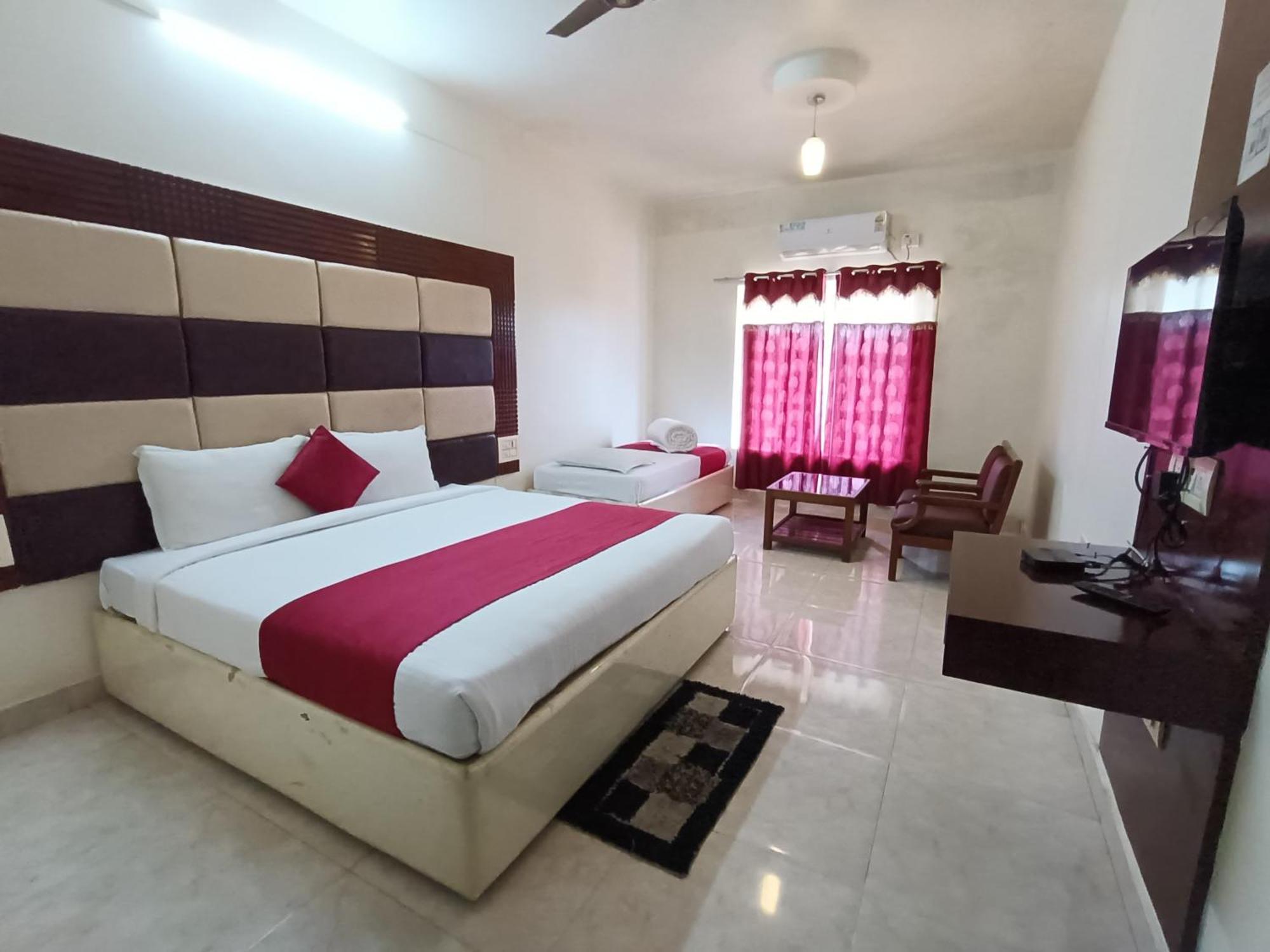 Hotel New Rajdarshan Madikeri Exterior photo