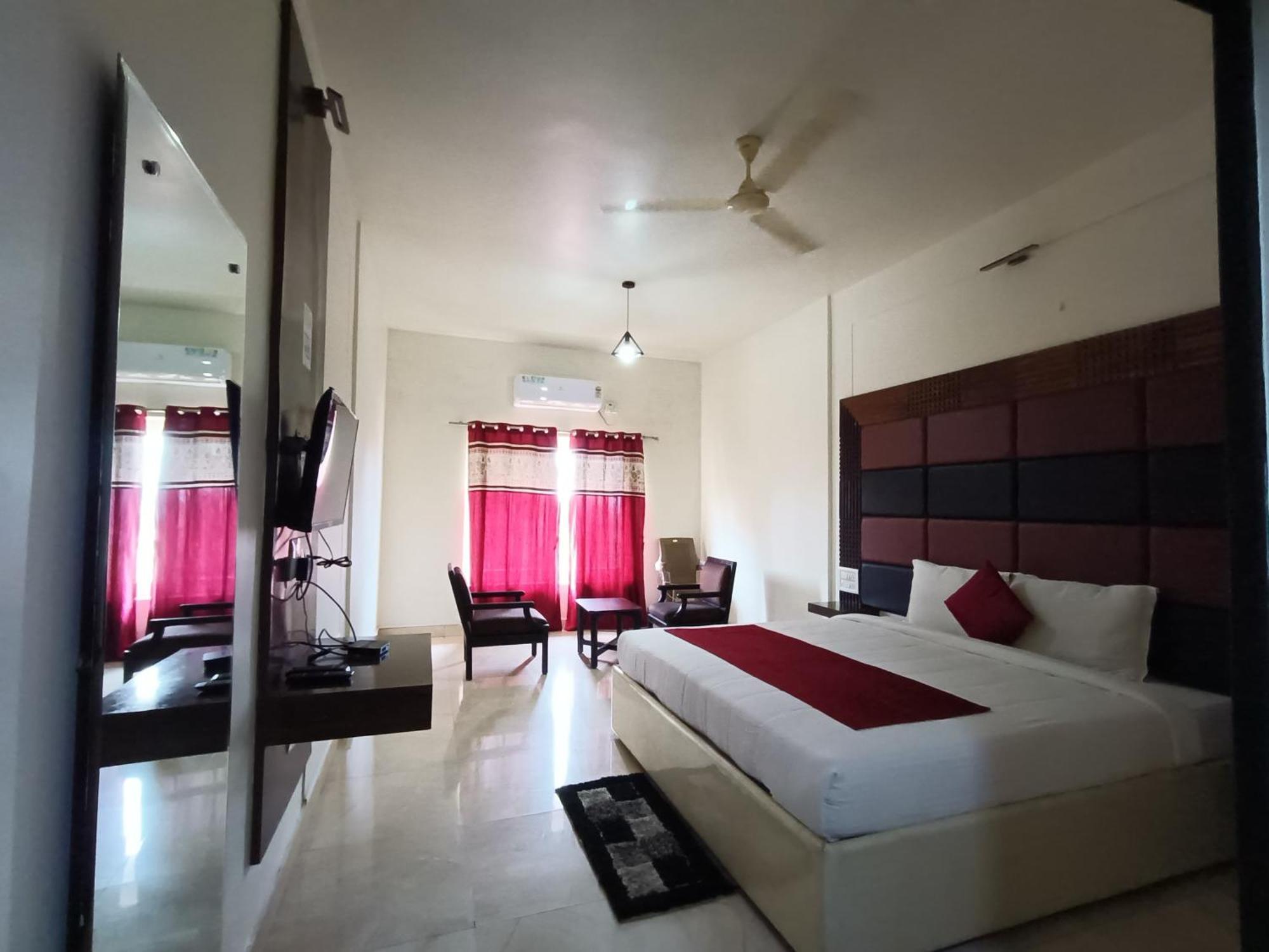 Hotel New Rajdarshan Madikeri Exterior photo