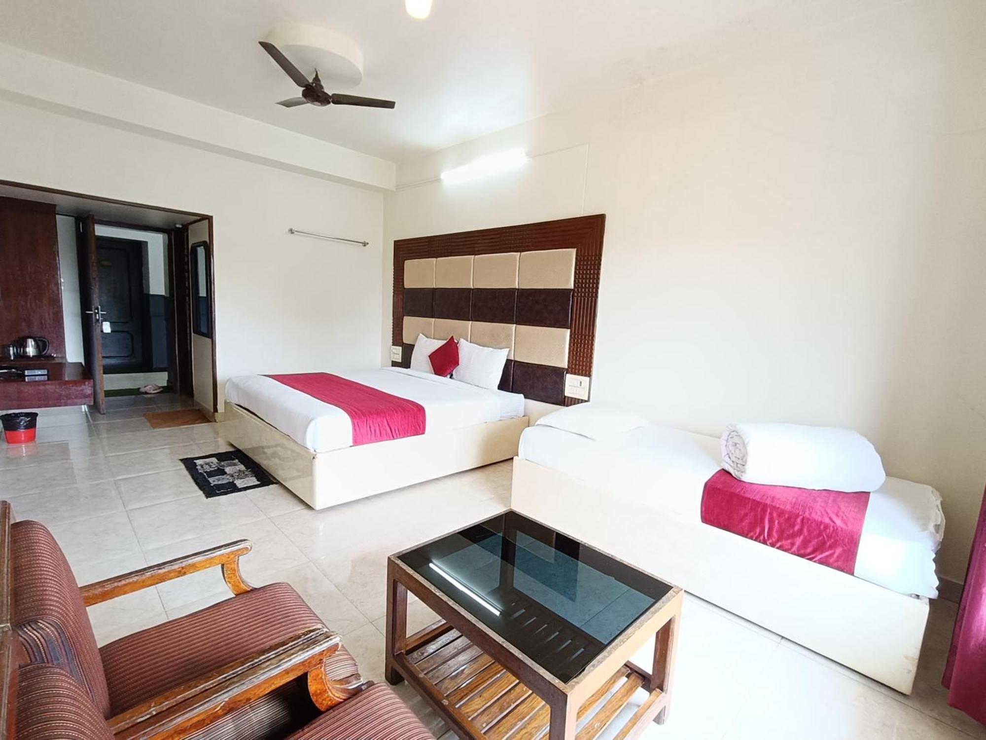 Hotel New Rajdarshan Madikeri Exterior photo
