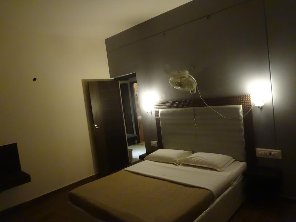 Hotel New Rajdarshan Madikeri Exterior photo